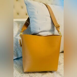 Amazon Essentials Tan Shoulder / Too Handle Bag